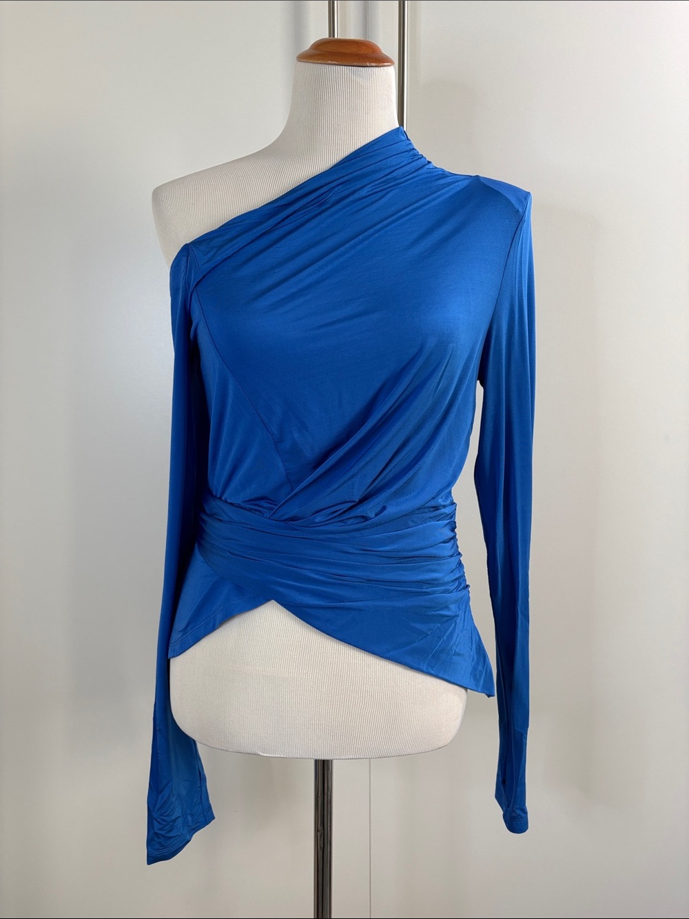 BCBGMaxAzria One-Shoulder Long-Sleeve Ruched Top in Royal Blue L
